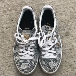 Puma Clyde Snake Print (Size 6.5)